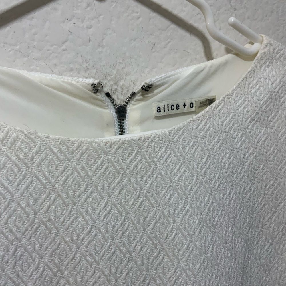 Alice + Olivia Size 6 Liv Drop Waist Capped Sleeve White Textured Mini Dress - Picture 5 of 10